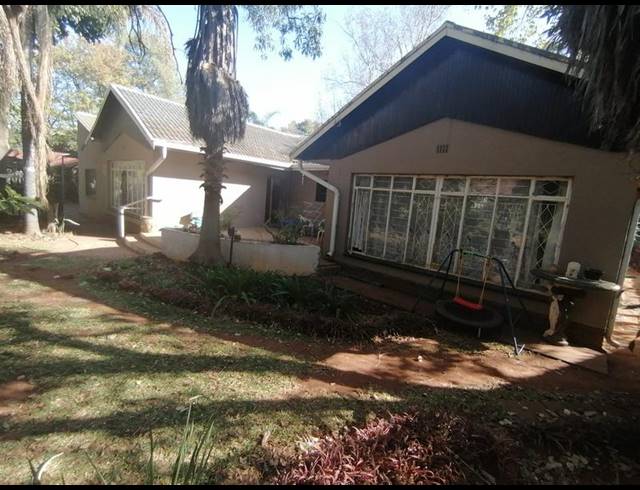 6 BEDROOM HOUSE FOR SALE IN PROTEA PARK